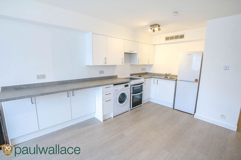 Flat Flamstead End Road in Cheshunt