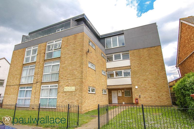 Flat Flamstead End Road in Cheshunt