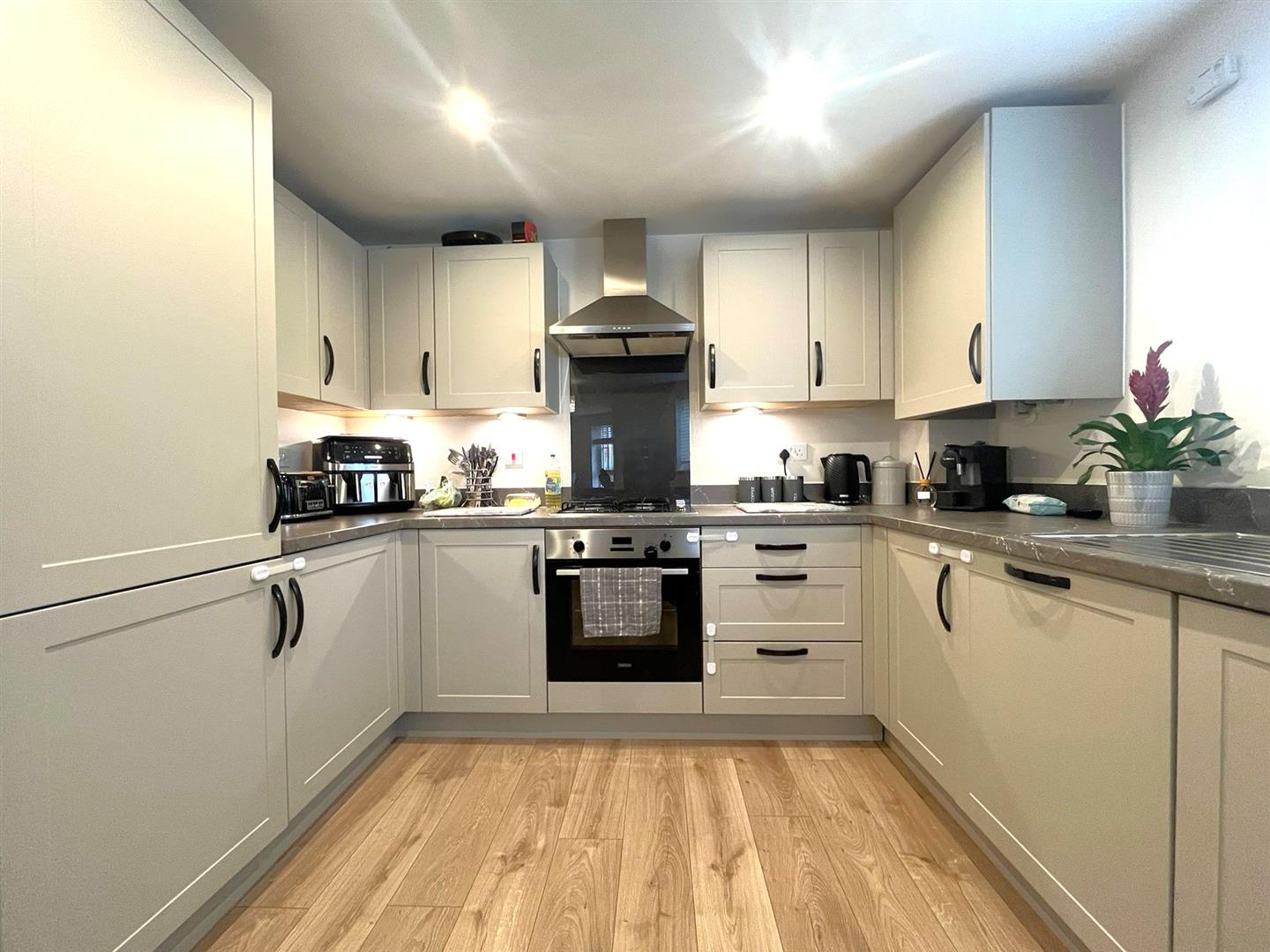 Flat Dempsey Road in Rushmoor