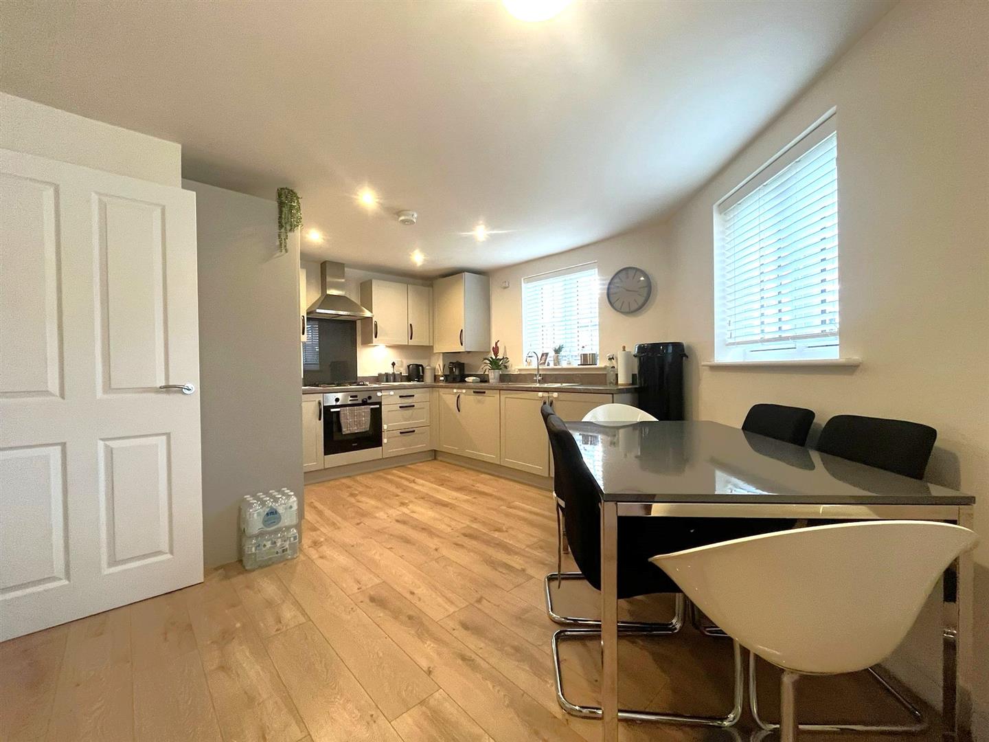 Flat Dempsey Road in Rushmoor