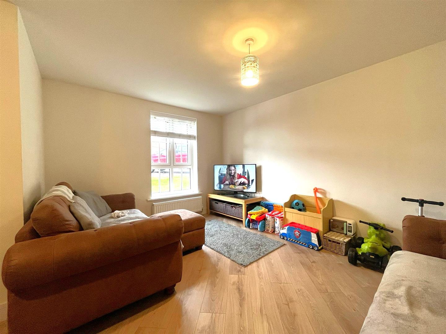 Flat Dempsey Road in Rushmoor