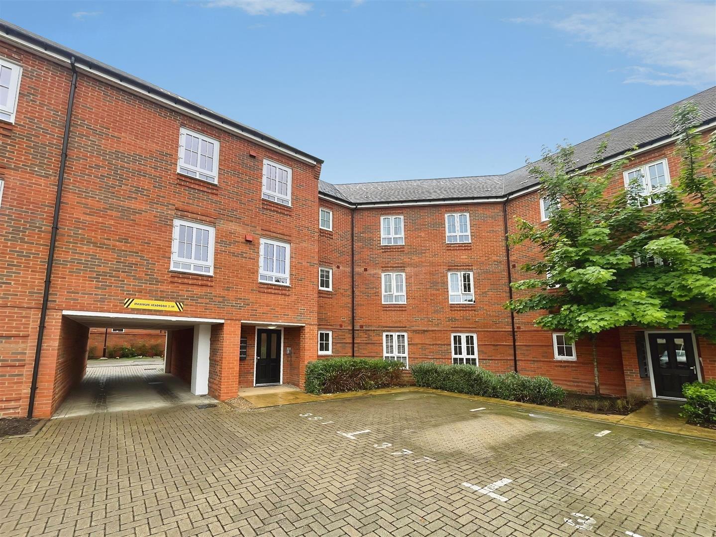 Flat Dempsey Road in Rushmoor
