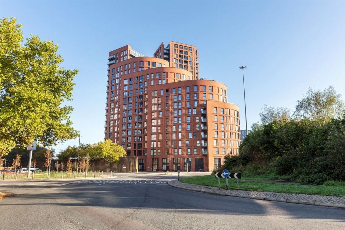 Flat Leamouth Road in Greater London