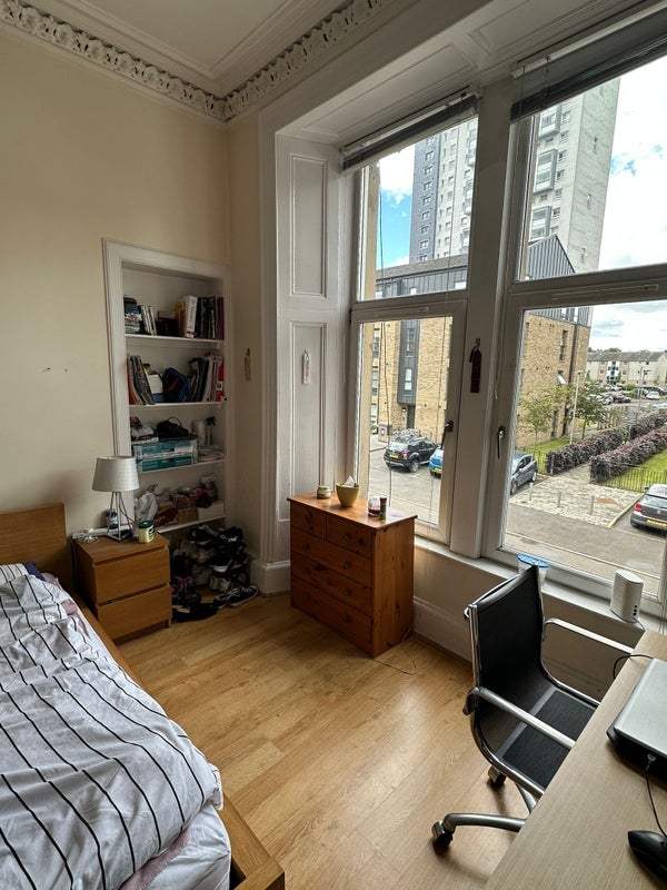 Room Whitefield Road in Glasgow