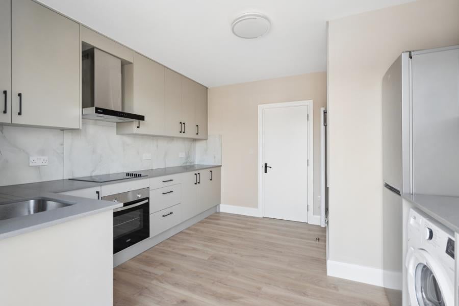 Flat Green Lane in Greater London
