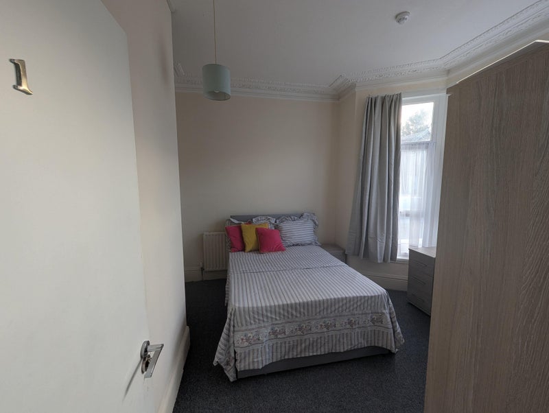 House Valentines Road in Greater London