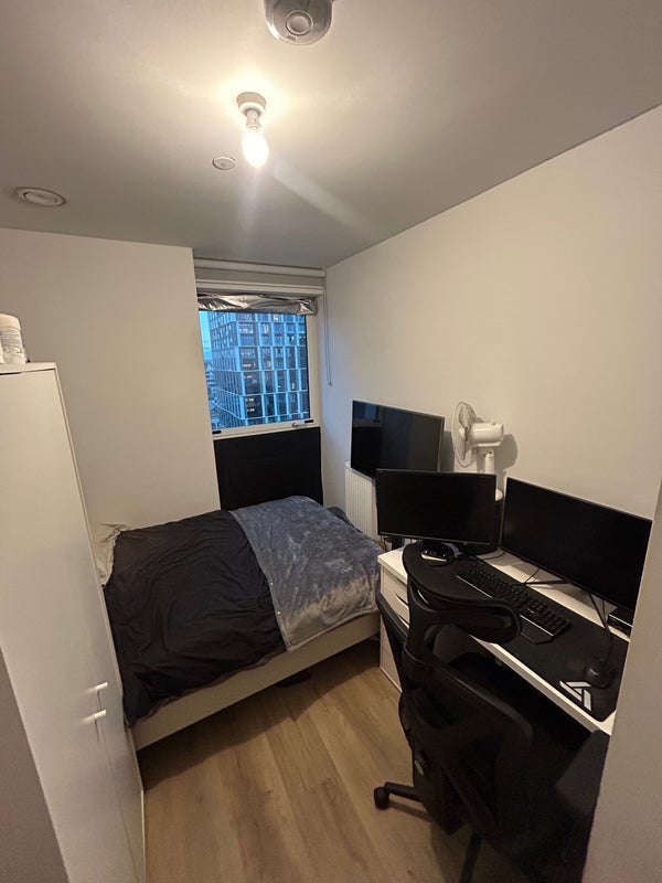 Room Harbord Square in Greater London