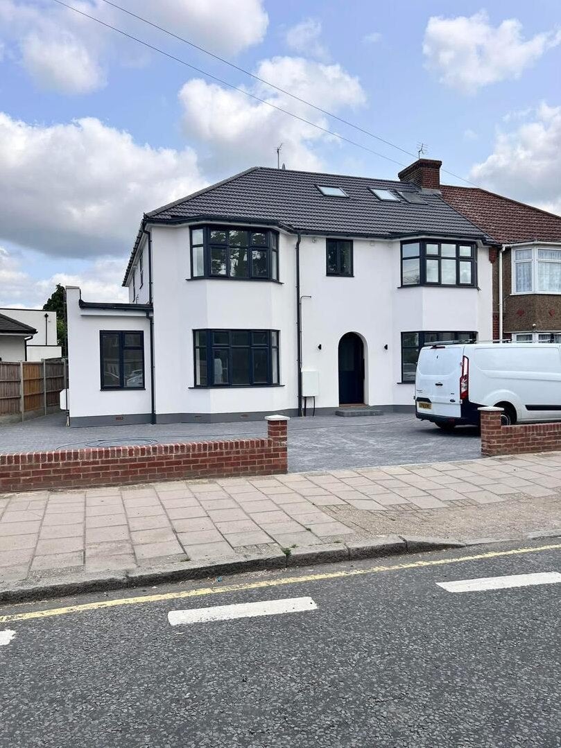 House Bullsmoor Lane in Greater London