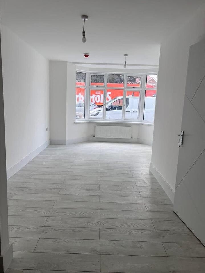 House Bullsmoor Lane in Greater London