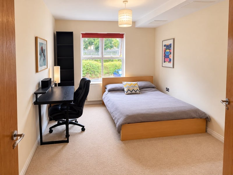 Room Carisbrooke Road in Leeds