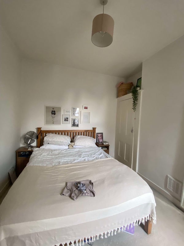 Flat Edgeley Road in Greater London