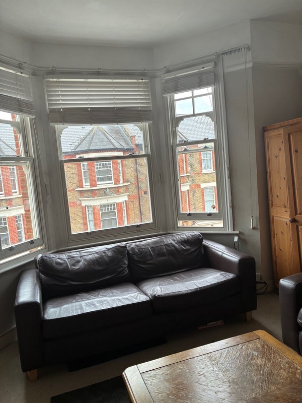 Flat Edgeley Road in Greater London