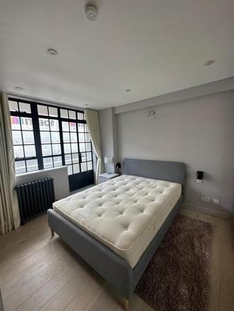 Flat Sloane Avenue in Greater London