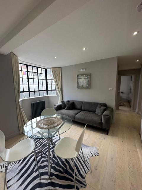 Flat Sloane Avenue in Greater London