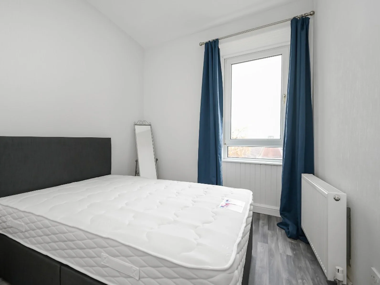 Flat Stewart Terrace in City of Edinburgh