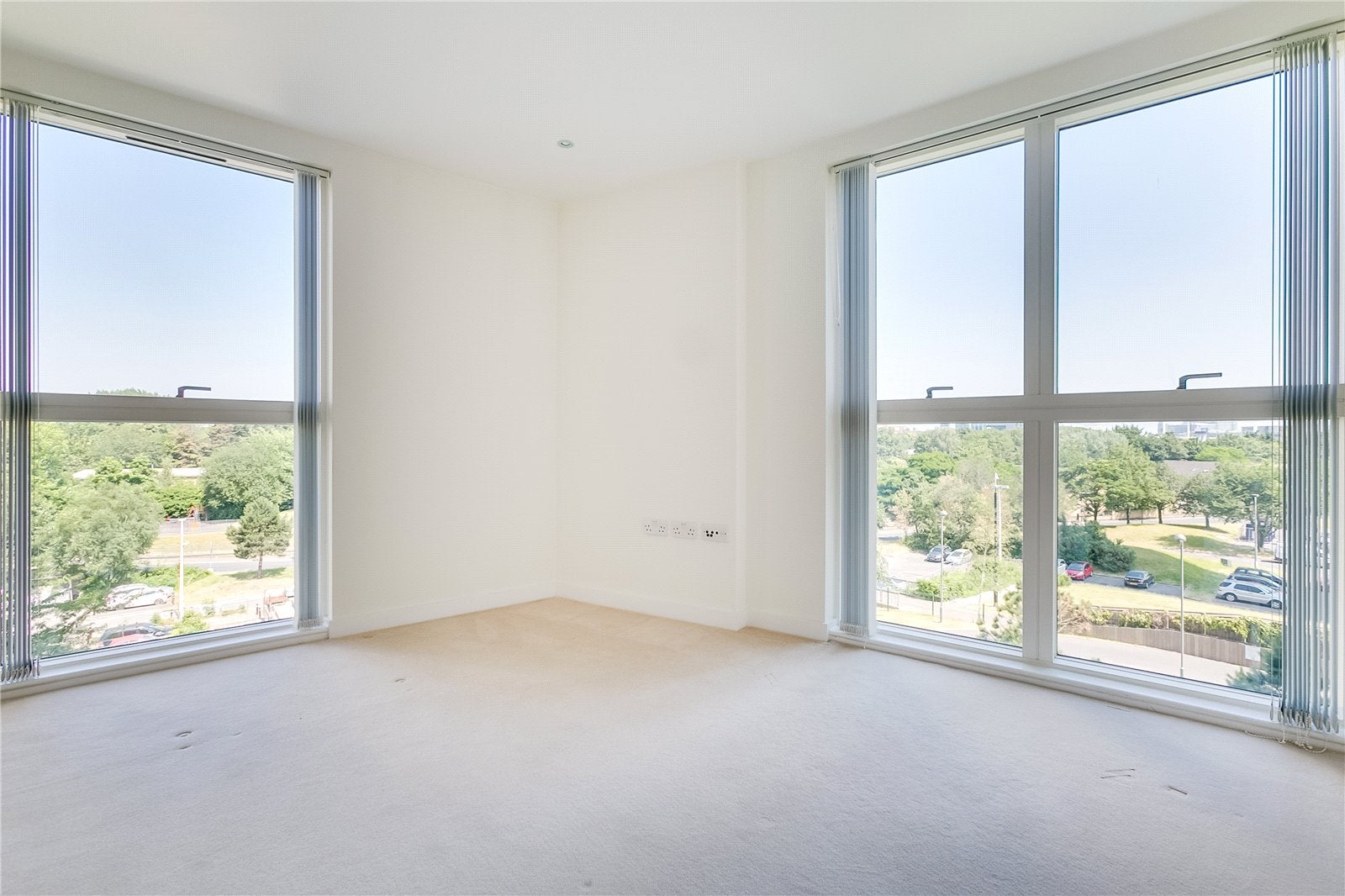Flat Pump House Crescent in Greater London