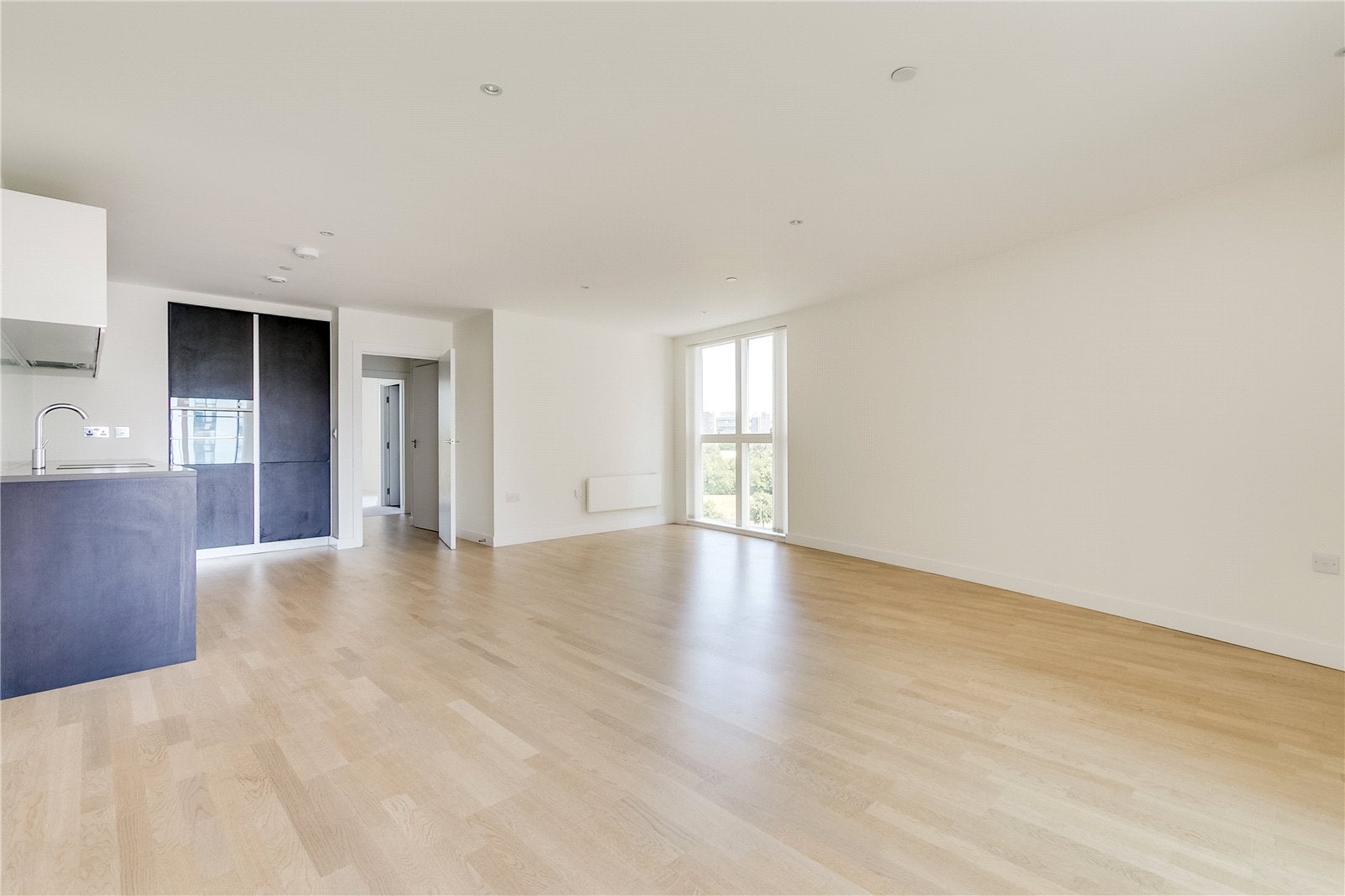 Flat Pump House Crescent in Greater London