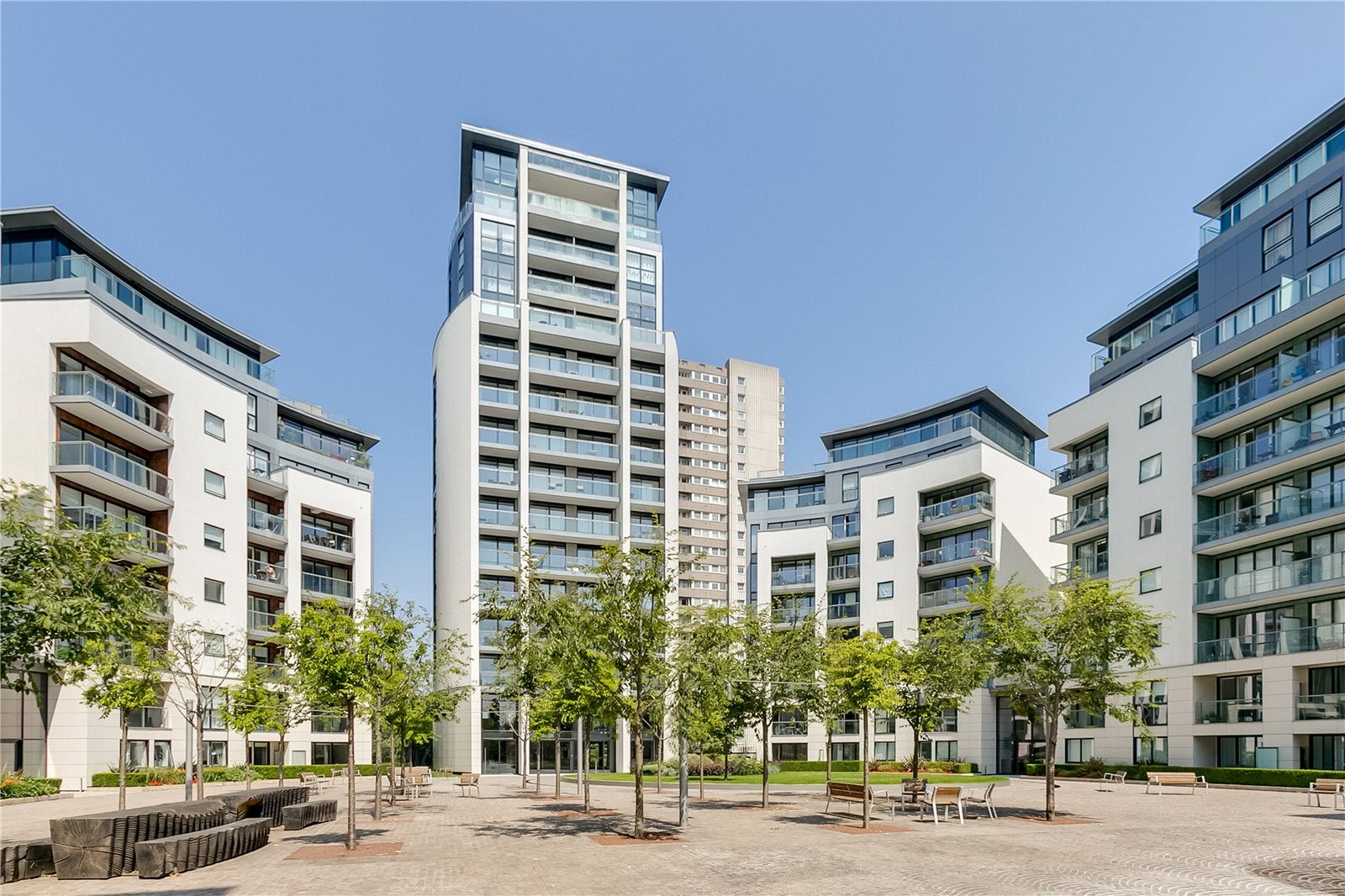 Flat Pump House Crescent in Greater London
