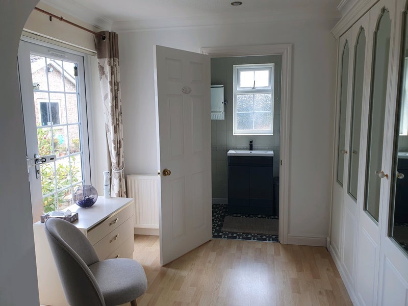 Room Hawthorn Avenue in Sheffield