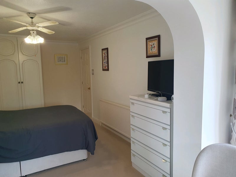 Room Hawthorn Avenue in Sheffield