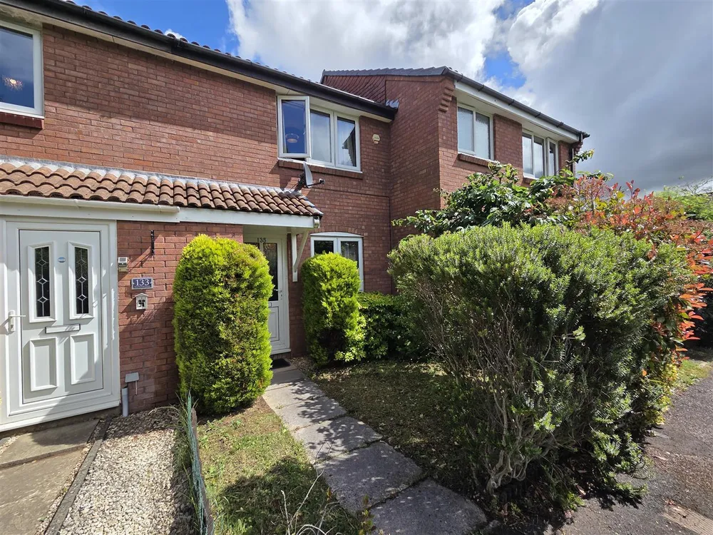 Flat Allington Close in Ruishton
