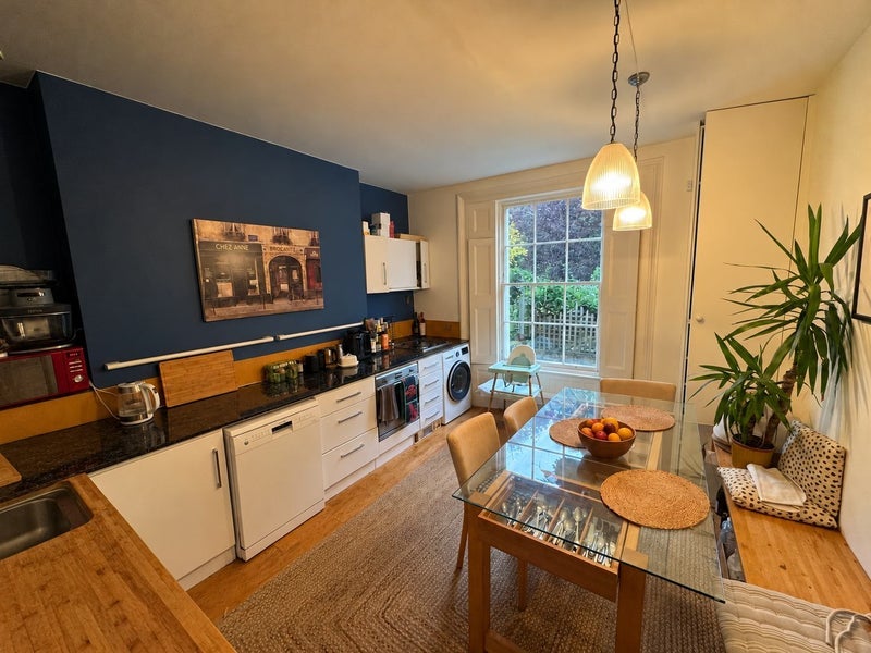 Flat Alwyne Road in Greater London