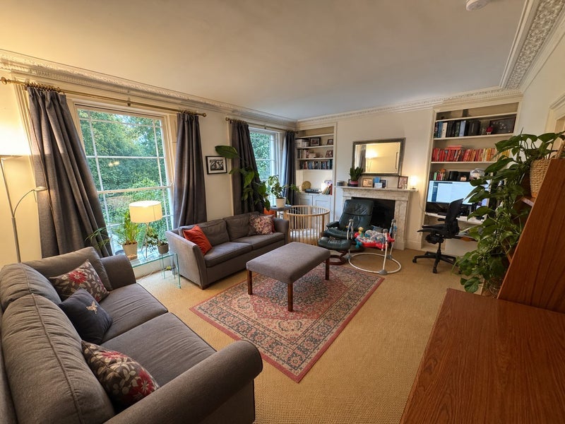 Flat Alwyne Road in Greater London