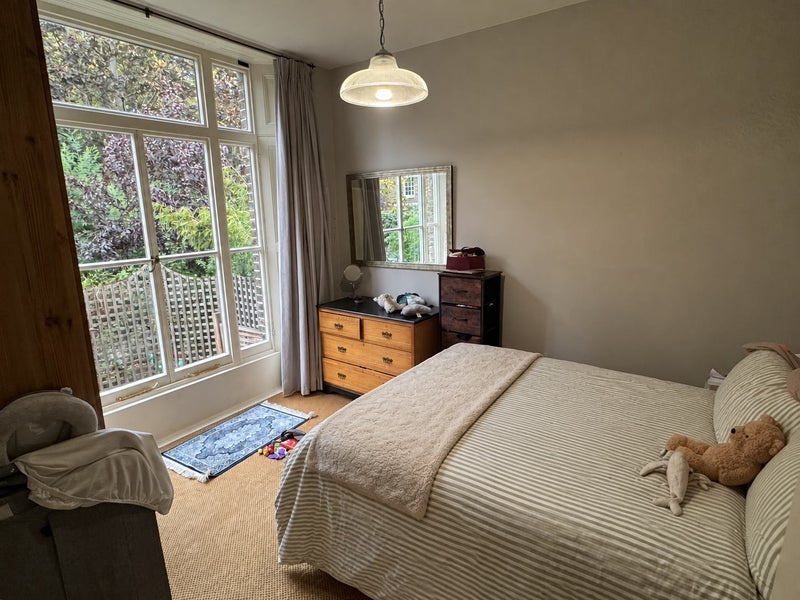 Flat Alwyne Road in Greater London