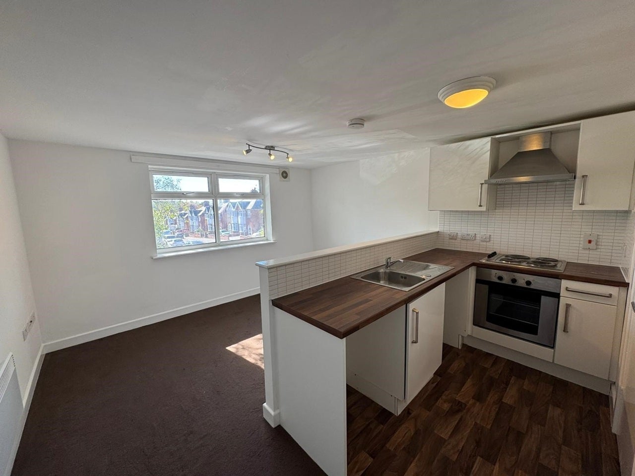 Flat Sandhurst Road in Leicester