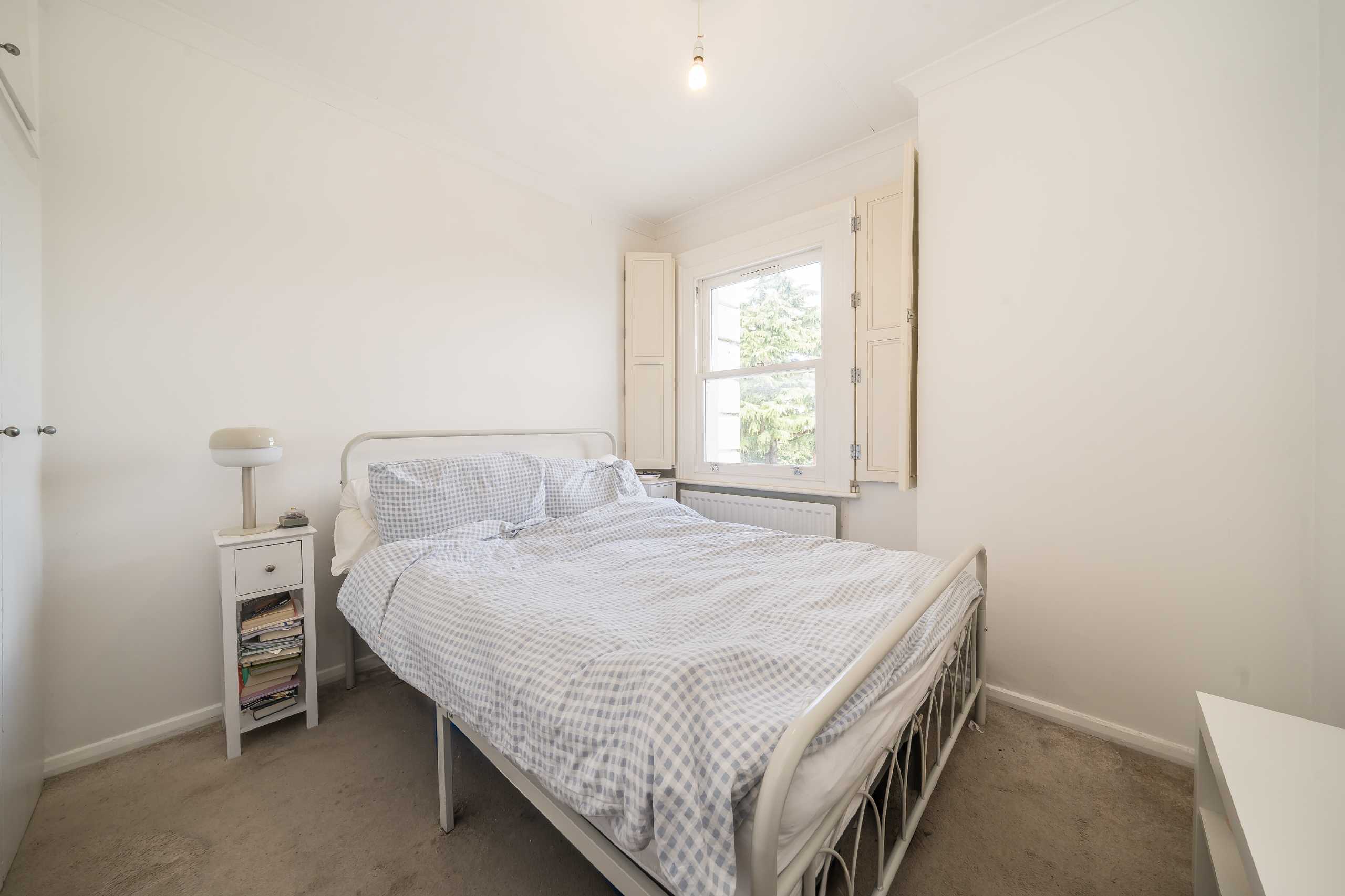 Flat Belvedere Road in Greater London
