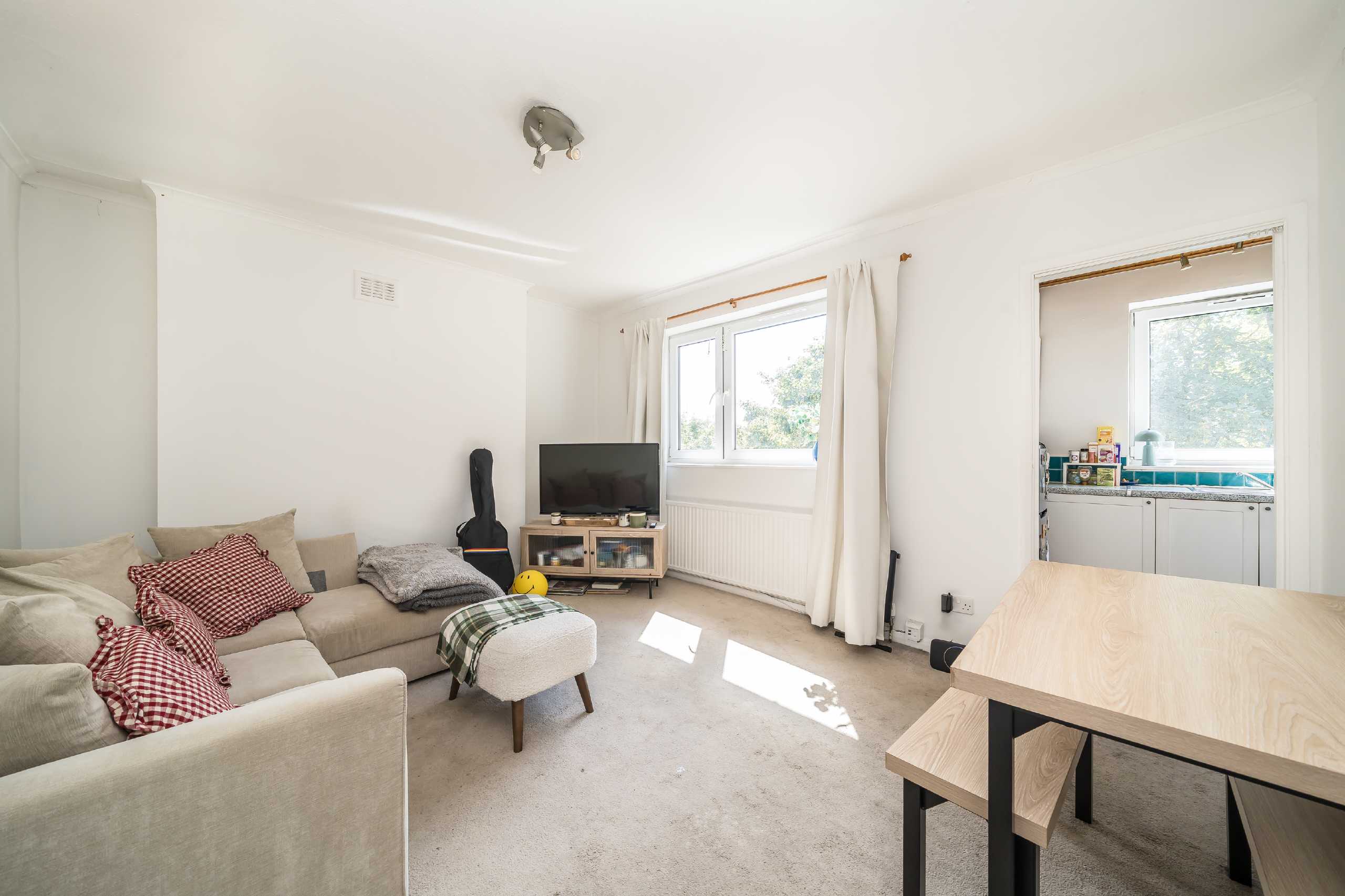 Flat Belvedere Road in Greater London