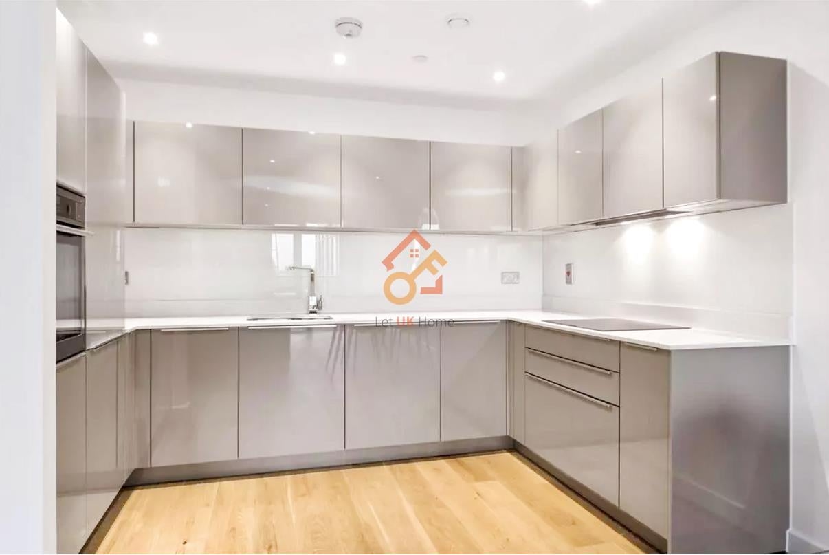 Flat Turnberry Quay in Greater London