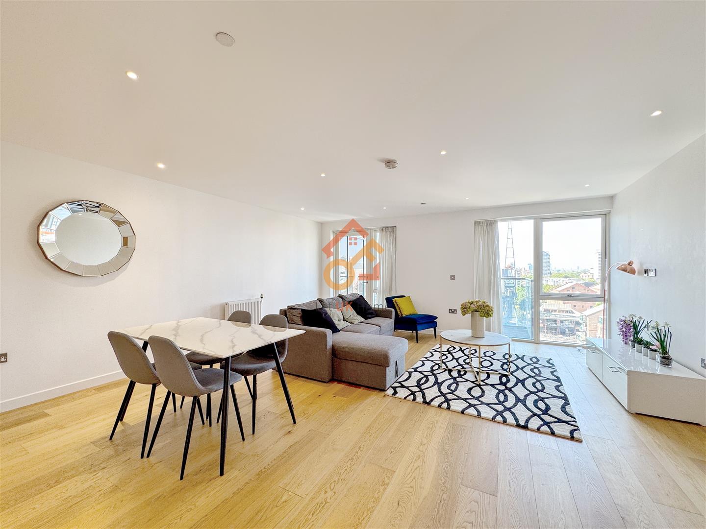 Flat Turnberry Quay in Greater London