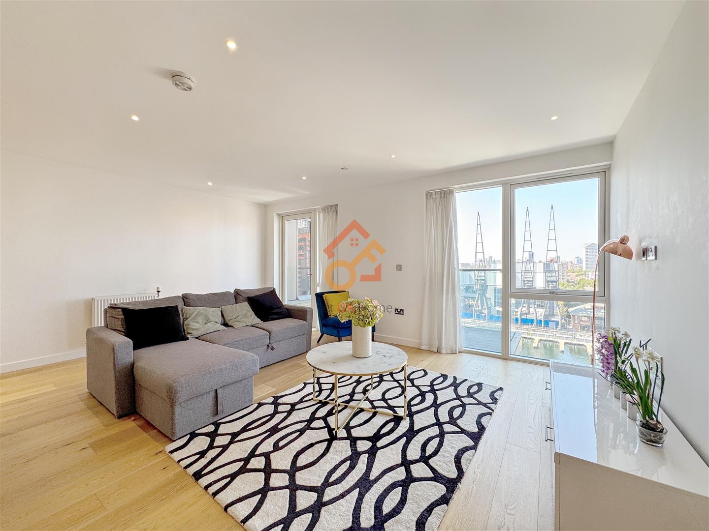 Flat Turnberry Quay in Greater London