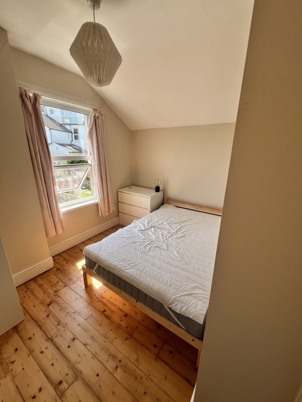 Room Bishop Road in Bristol