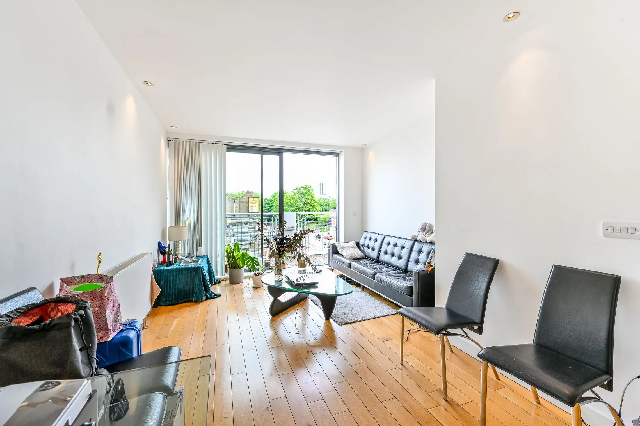 Flat Weston Rise in Greater London