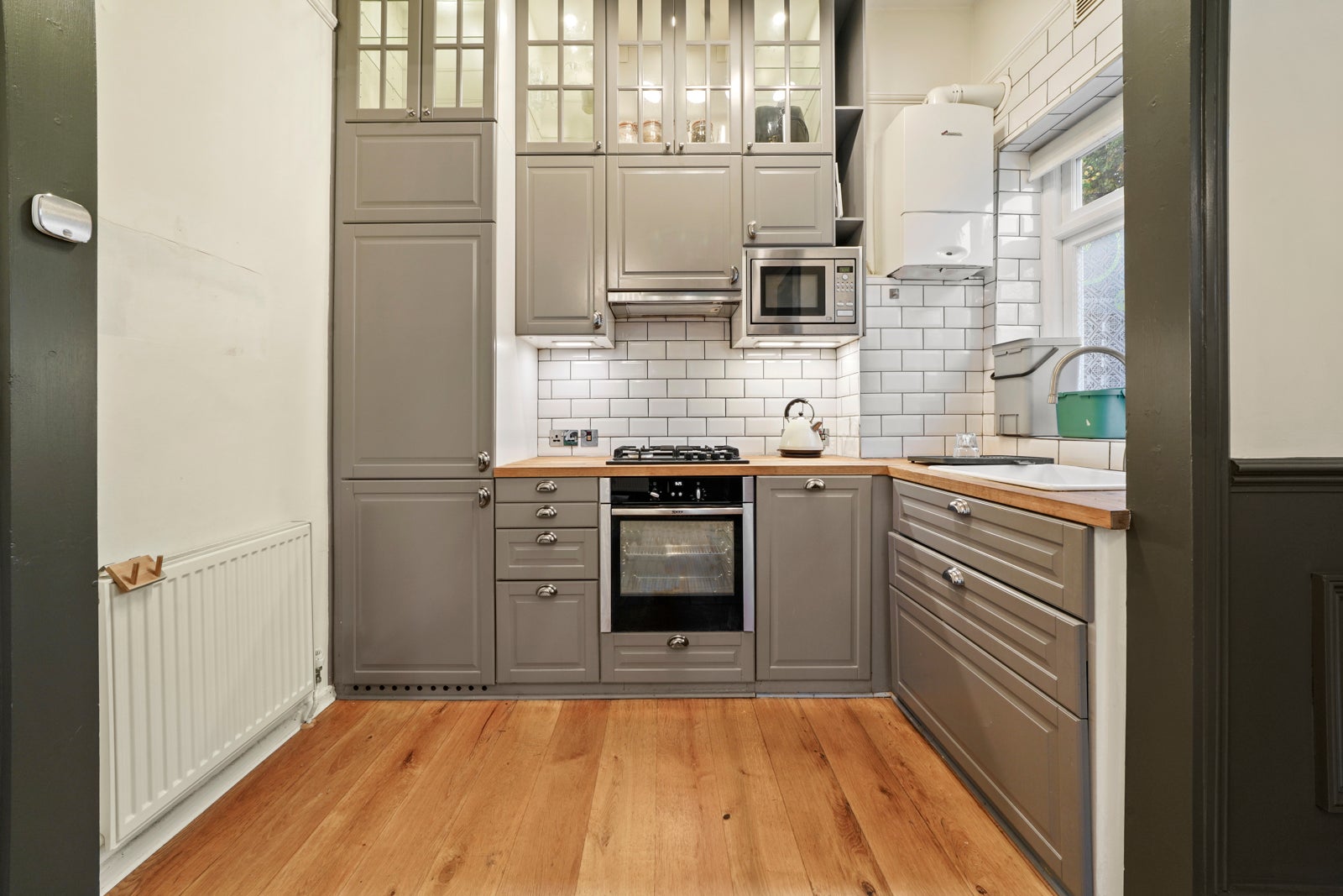 Flat Holmesdale Road in Greater London