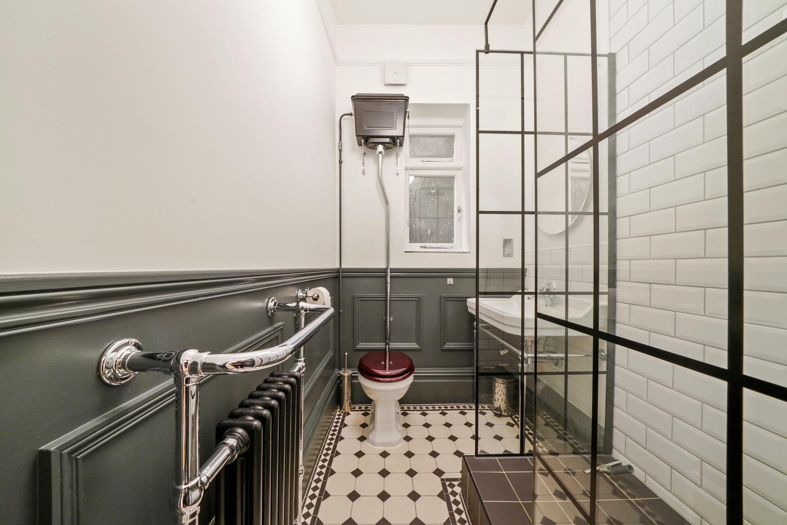 Flat Holmesdale Road in Greater London