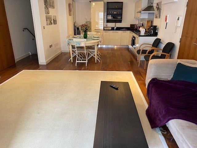 Flat Denham Street in Greater London