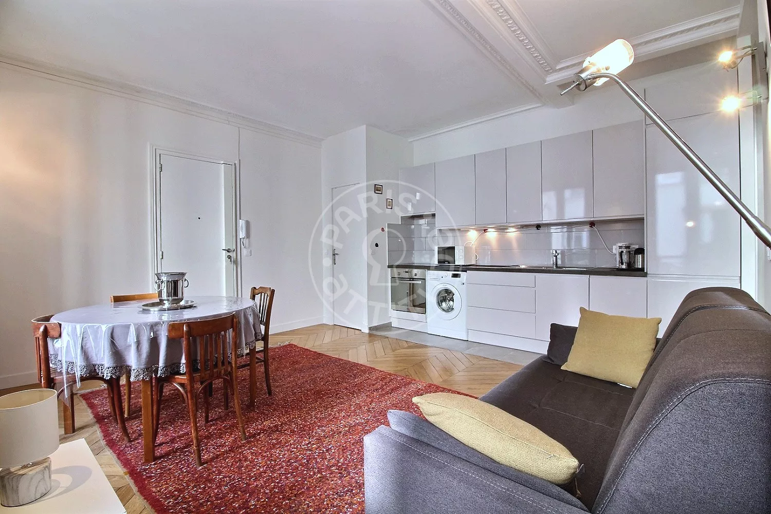 Flat Rue d'Enghien in Paris