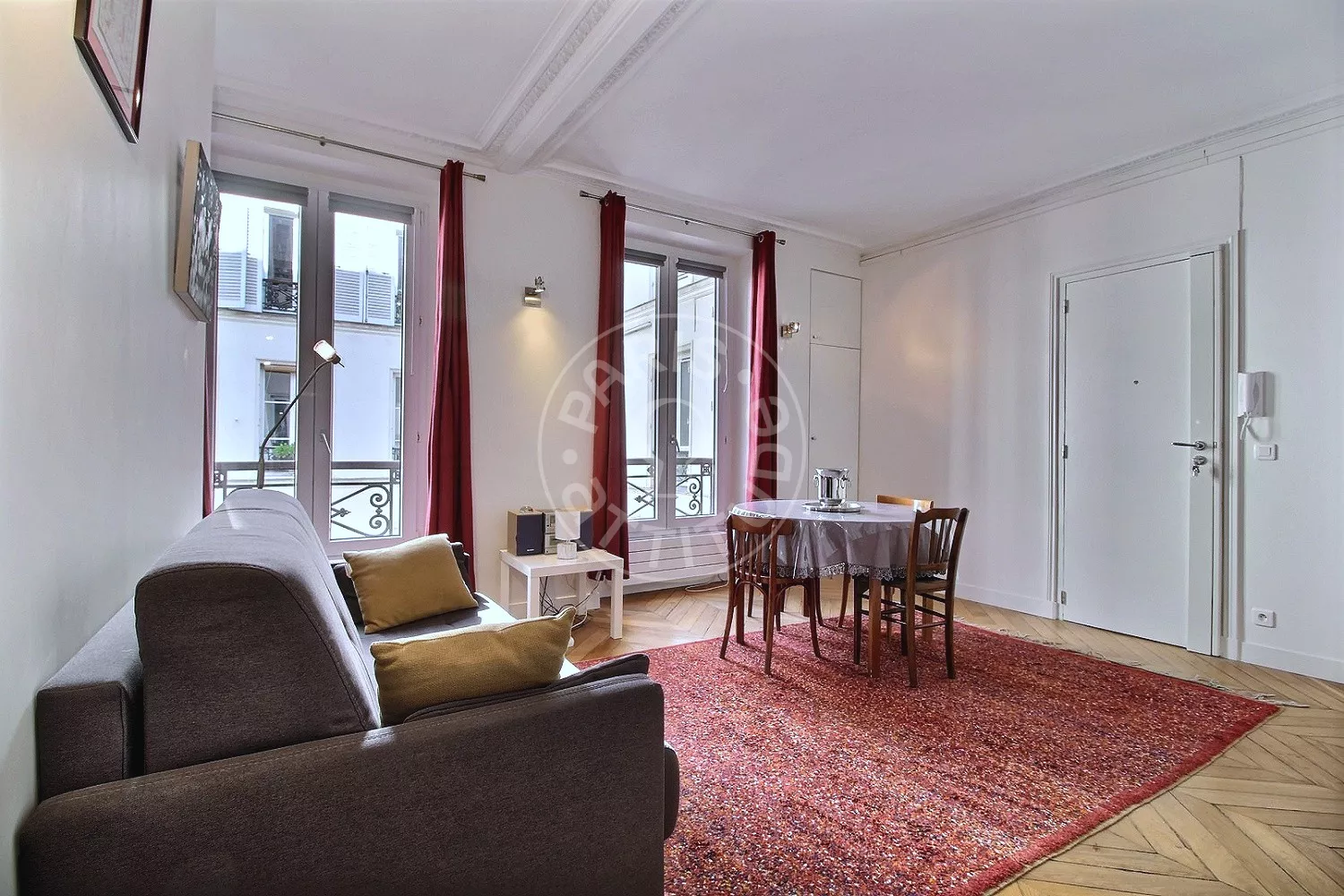 Flat Rue d'Enghien in Paris