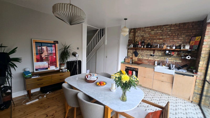 Room Holcombe Road in Greater London