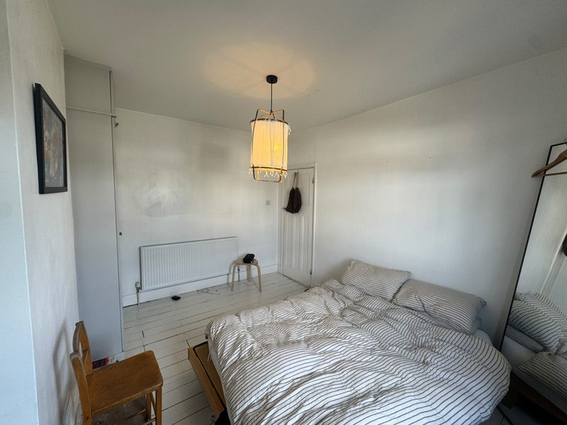 Room Holcombe Road in Greater London