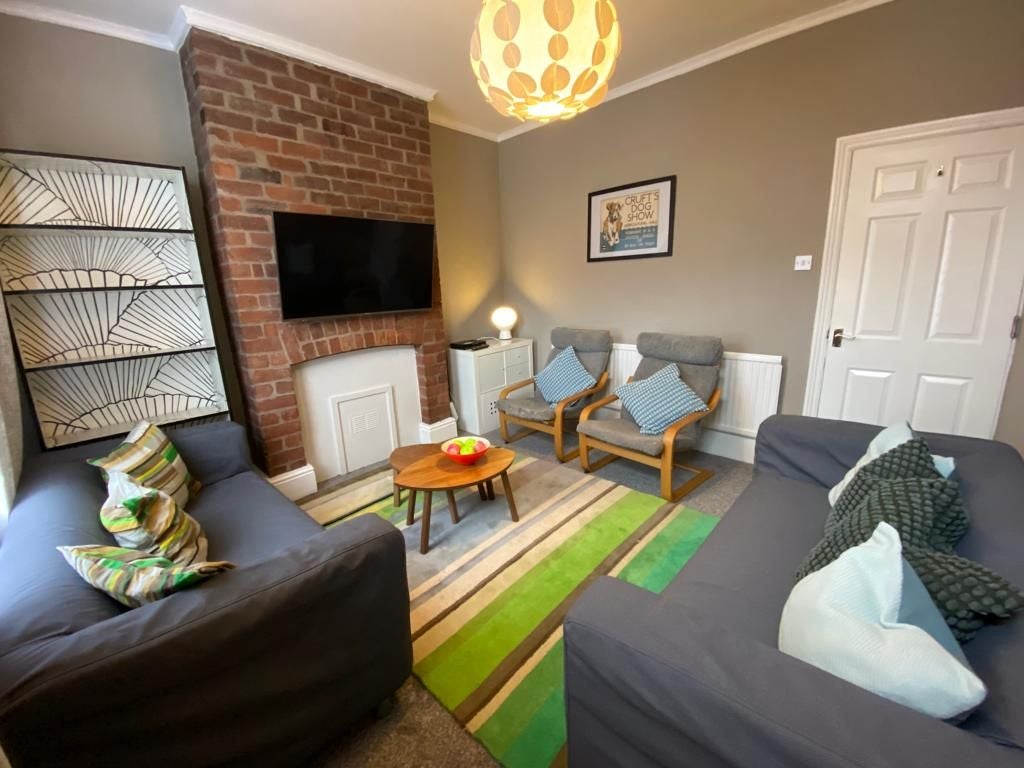 Room Eastwood Road in Sheffield