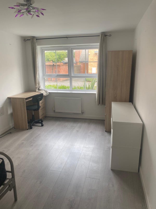 Room Brambling Avenue in Coventry