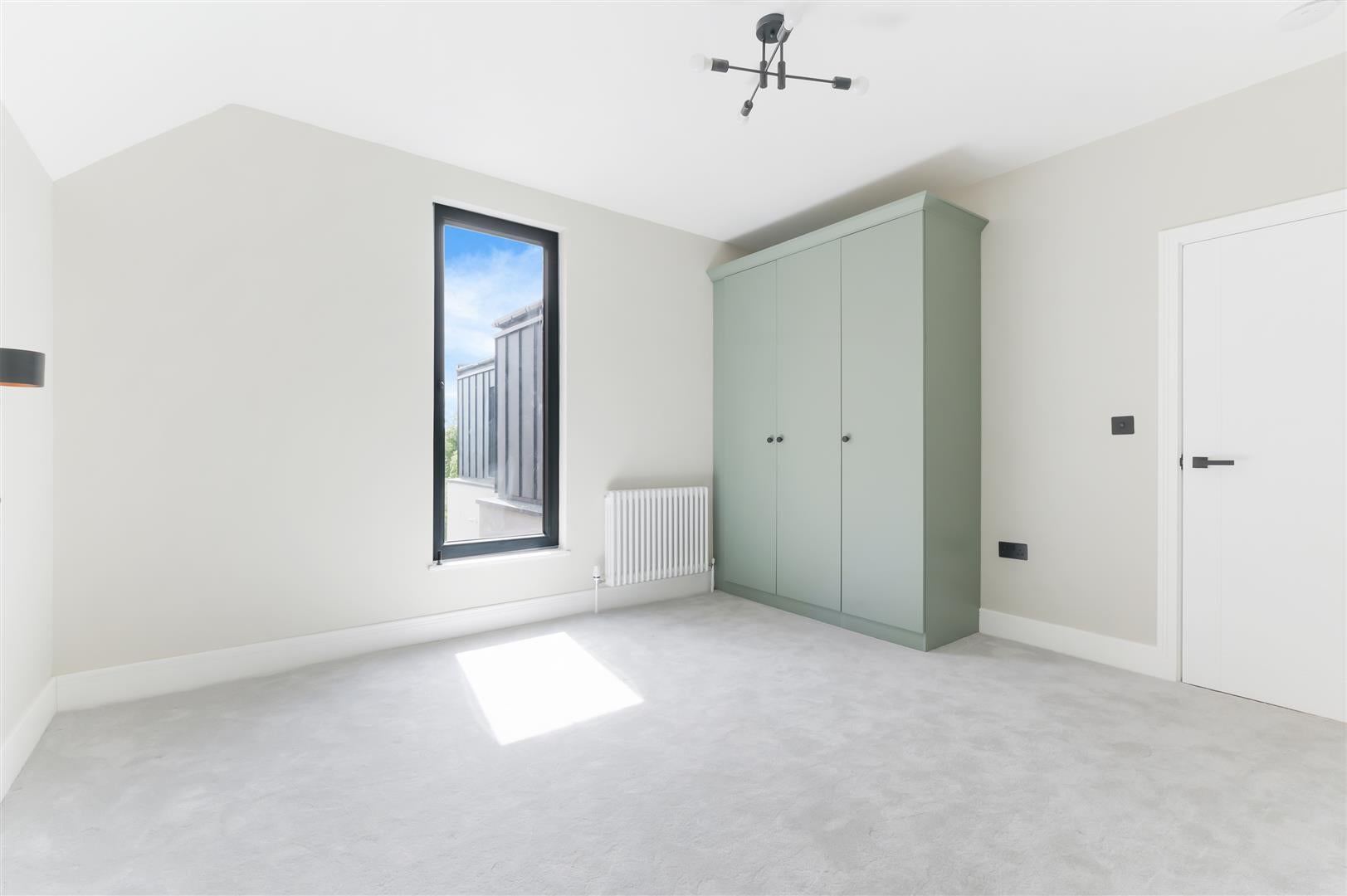 Flat Nursery Road in Greater London