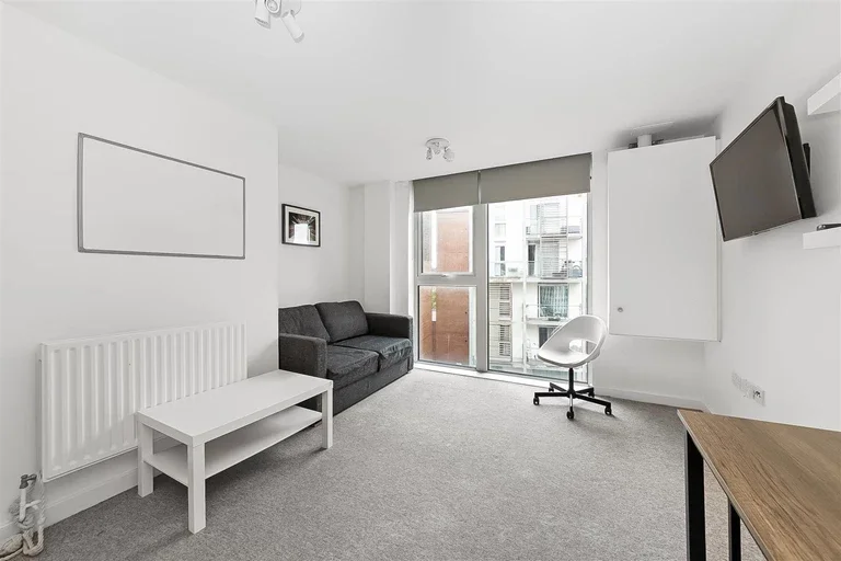 Flat Rye Lane in Greater London