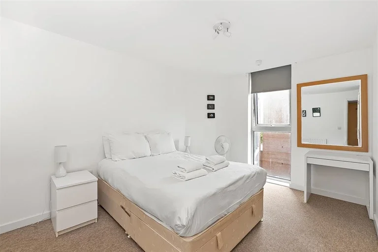 Flat Rye Lane in Greater London