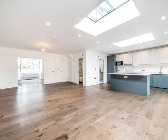 Flat Cranmer Road in Greater London