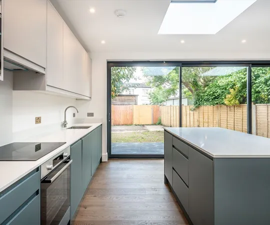 Flat Cranmer Road in Greater London